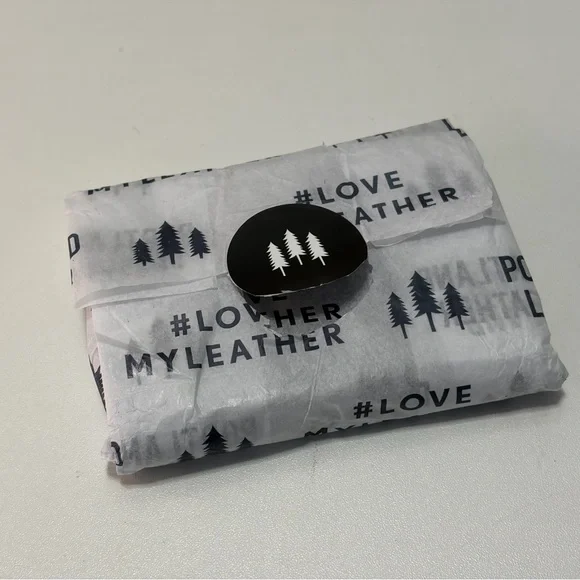 Portland Leather Black Pebbled Mini Bi-Fold Wallet - Picture 5 of 6